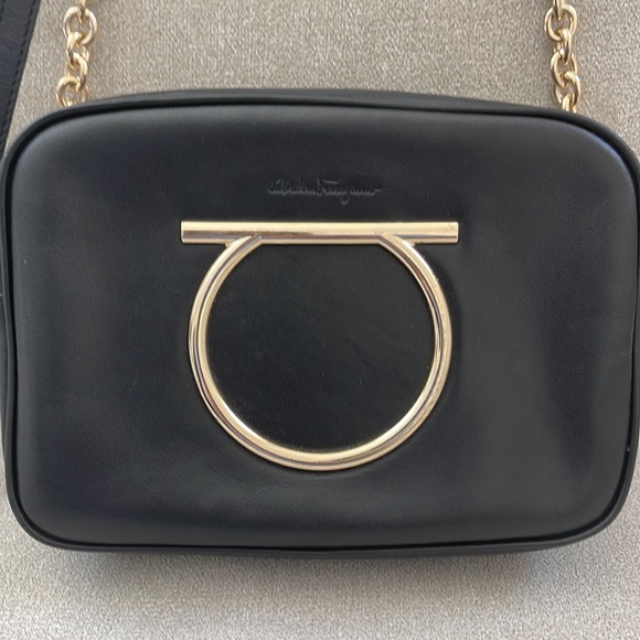 Salvatore Ferragamo Gancino Camera Leather Crossbody bag - Picture 2 of 11